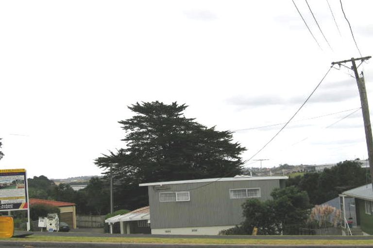 Photo of property in 1/276 Sunset Road, Windsor Park, Auckland, 0632