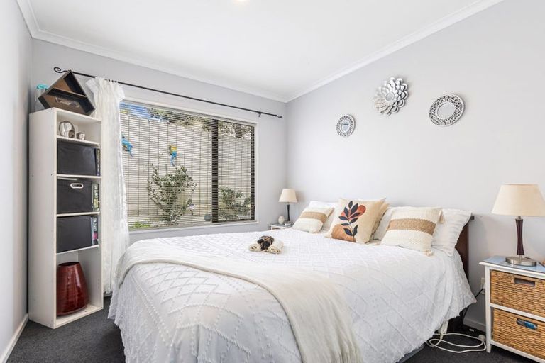 Photo of property in 52 Hewlett Road, Massey, Auckland, 0614