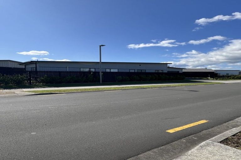 Photo of property in 121 Battalion Drive, Papakura, 2110