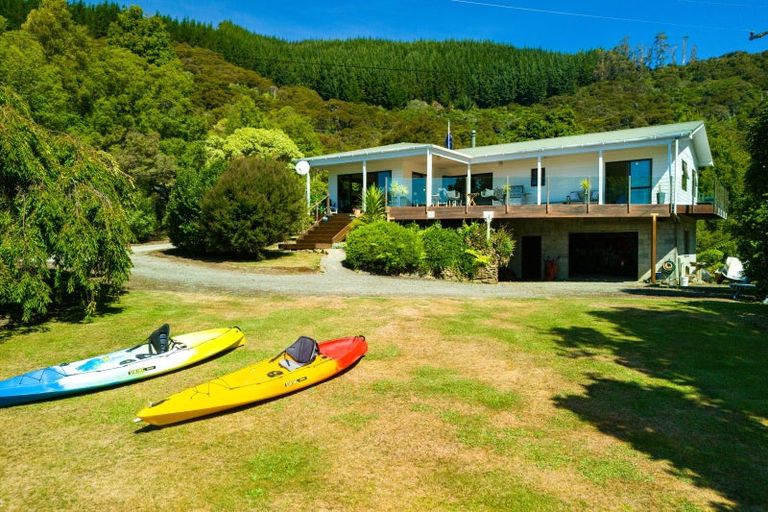 Photo of property in 32 Moetapu Bay Road, Moetapu Bay, Linkwater, 7282