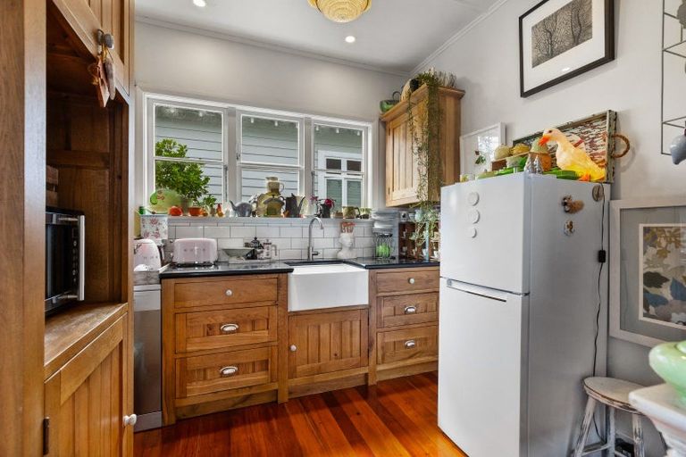 Photo of property in 33 Aramoana Avenue, Devonport, Auckland, 0624