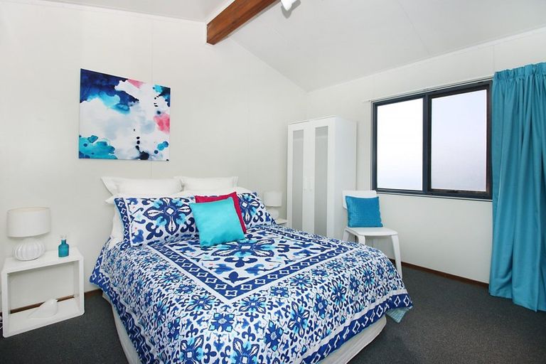 Photo of property in 3 Acacia Street, Kelvin Grove, Palmerston North, 4414