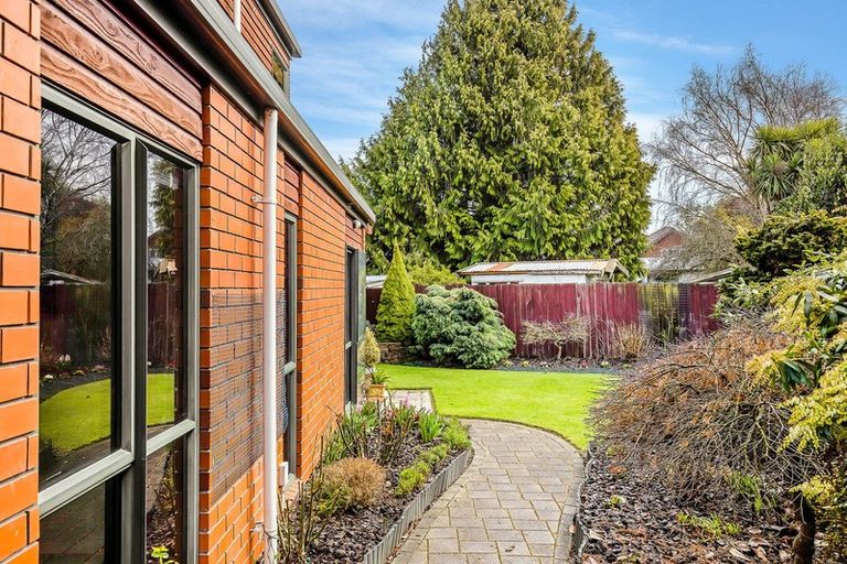 Photo of property in 2/120 Memorial Avenue, Burnside, Christchurch, 8053