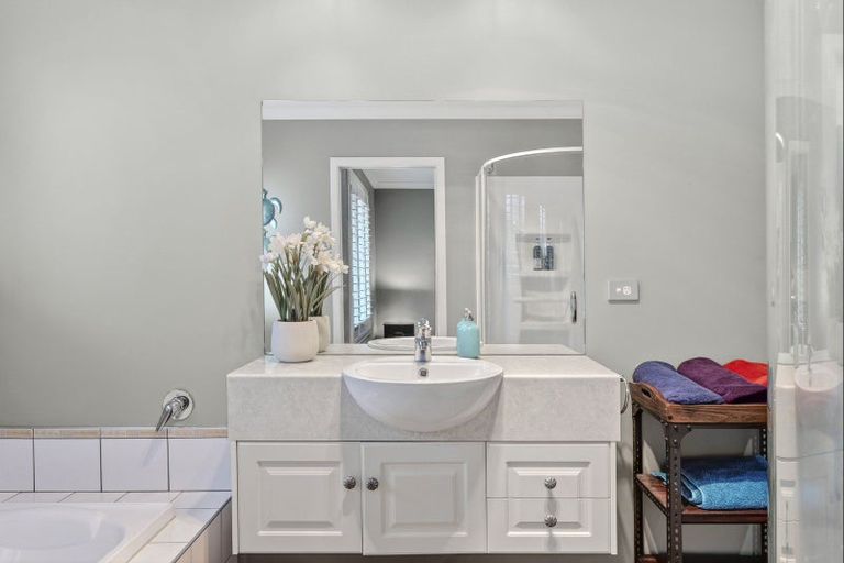 Photo of property in 4 Cooper Crescent, Cambridge, 3434