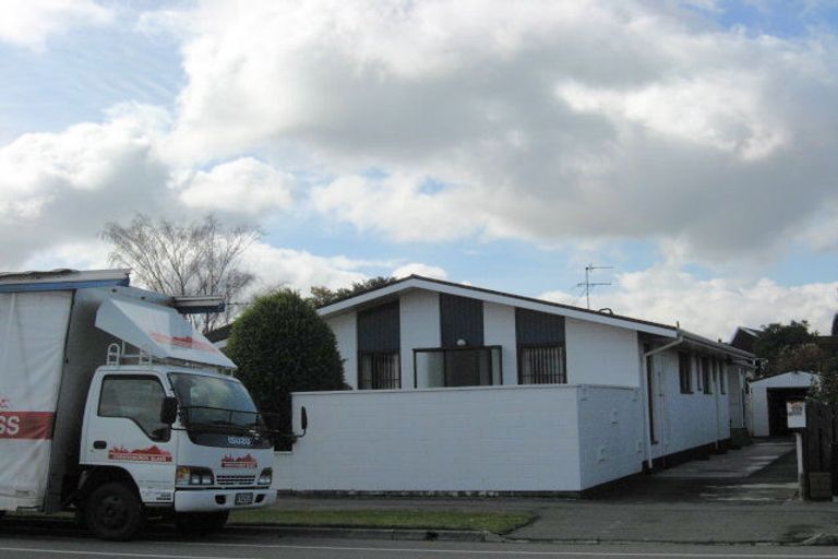 Photo of property in 2/220 Waimairi Road, Ilam, Christchurch, 8041