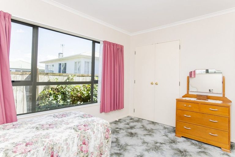 Photo of property in 1 Coulston Place, Riverdale, Gisborne, 4010