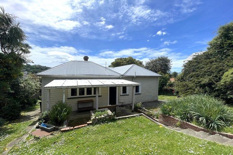 Photo of property in 82 Hazelhurst Pass, Caversham, Dunedin, 9012