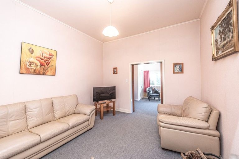 Photo of property in 42 Gloag Street, Waverley, 4510