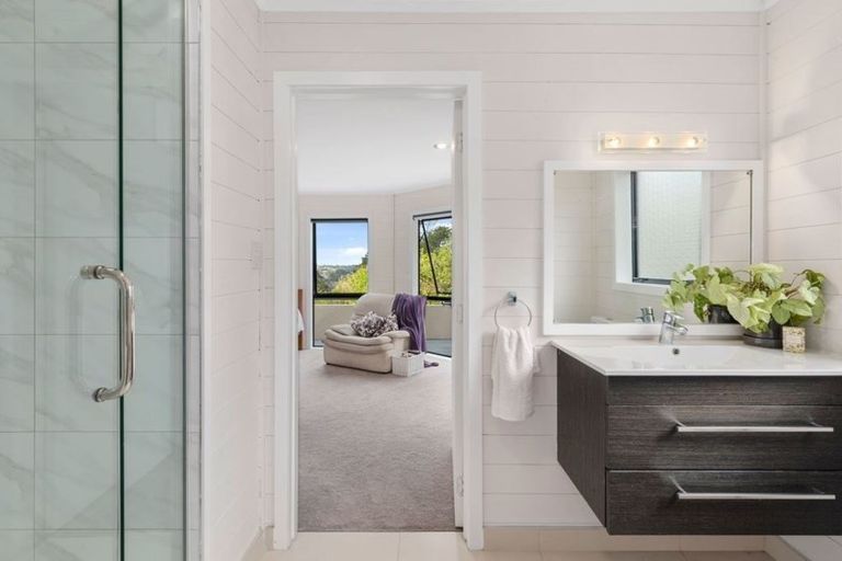 Photo of property in 23 Ngarahana Avenue, Paremoremo, Auckland, 0632