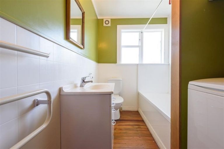 Photo of property in 146 Russell Terrace, Berhampore, Wellington, 6023