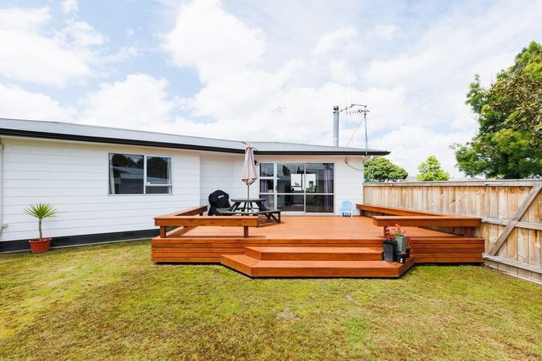 Photo of property in 3 Forbes Place, Kelvin Grove, Palmerston North, 4414