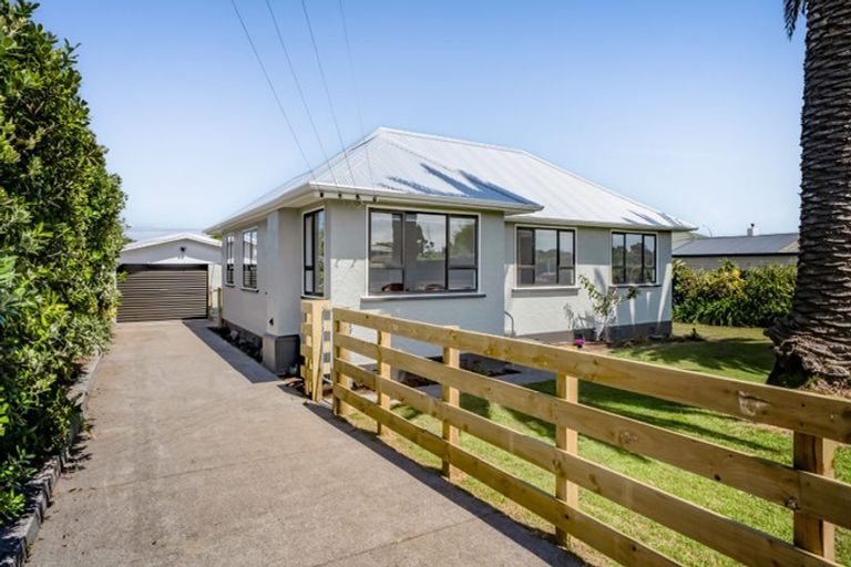 Photo of property in 80 Gisborne Terrace, Opunake, 4616