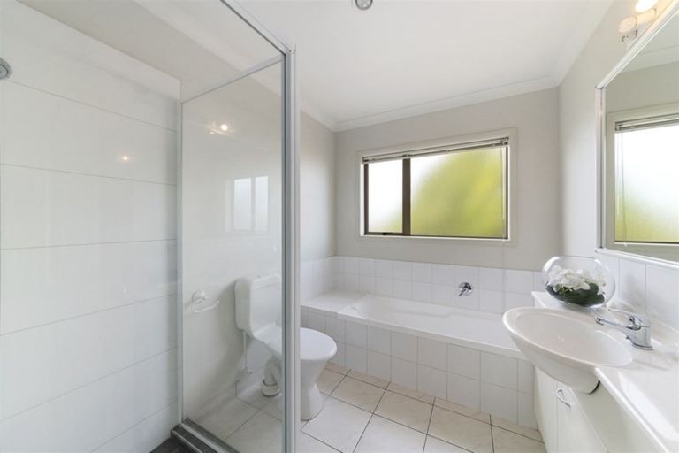 Photo of property in 44 Coolspring Way, Redwood, Christchurch, 8051