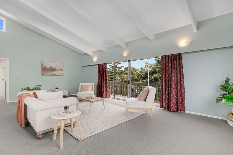 Photo of property in 1 Crown Hill, Titahi Bay, Porirua, 5022