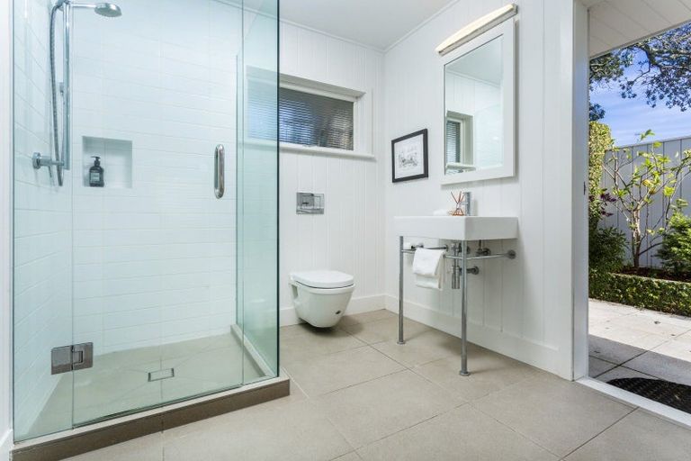 Photo of property in 24 Hamana Street, Narrow Neck, Auckland, 0622