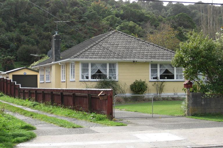 Photo of property in 9 Horoeka Street, Stokes Valley, Lower Hutt, 5019
