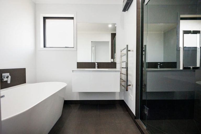 Photo of property in 54 Sardinia Grove, Fitzherbert, Palmerston North, 4410