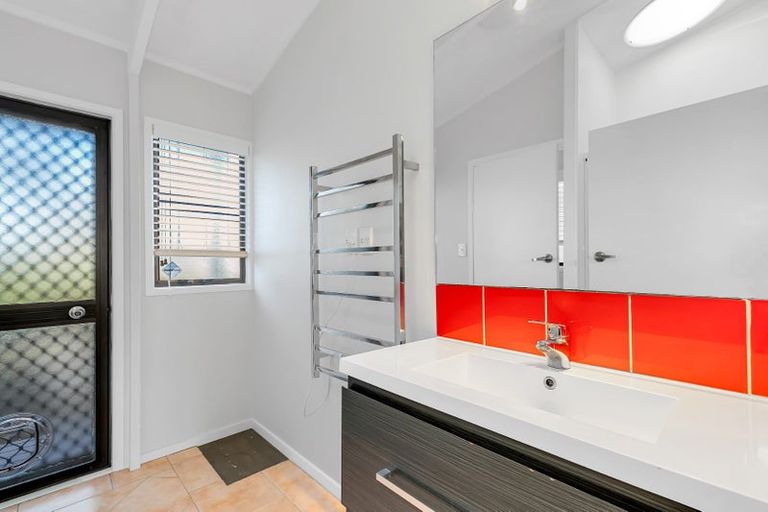 Photo of property in 18a Alberta Street, Point Chevalier, Auckland, 1022