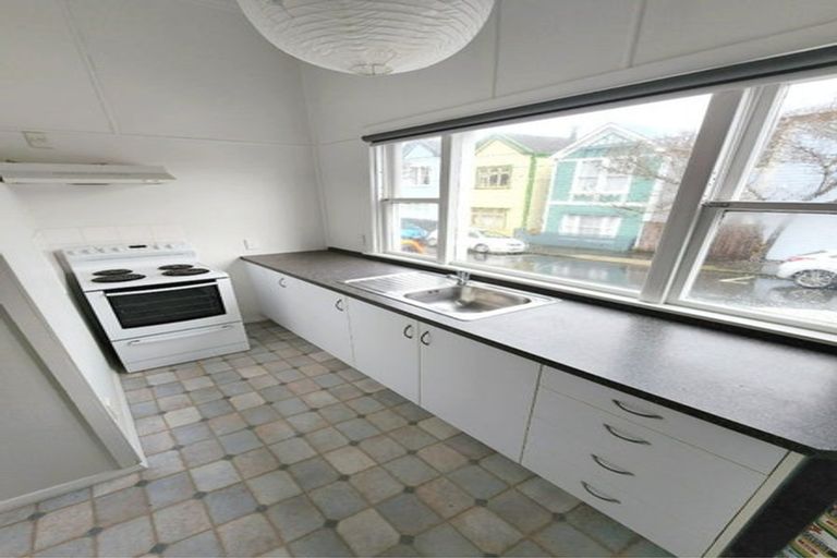 Photo of property in 74 Pirie Street, Mount Victoria, Wellington, 6011