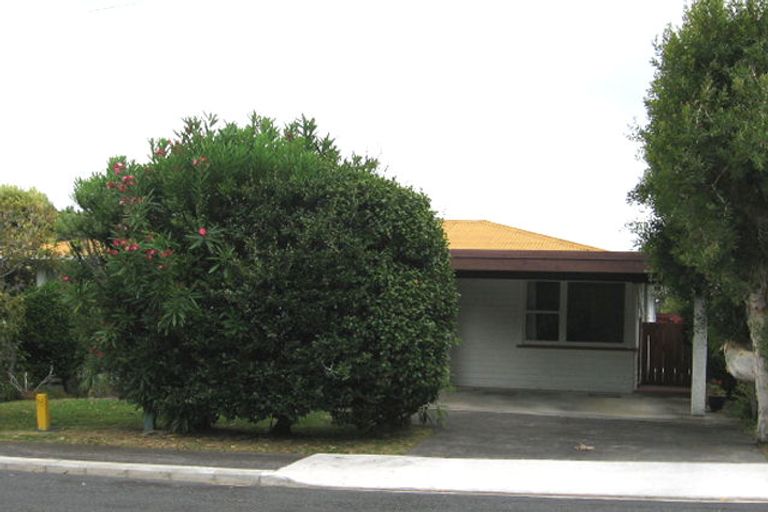 Photo of property in 17 Webb Place, Forrest Hill, Auckland, 0620