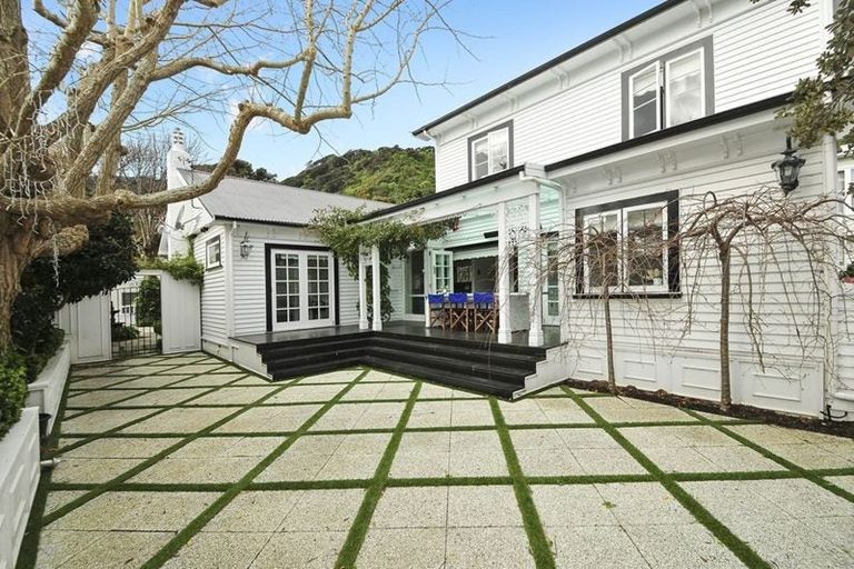 Photo of property in 18 Nikau Street, Eastbourne, Lower Hutt, 5013