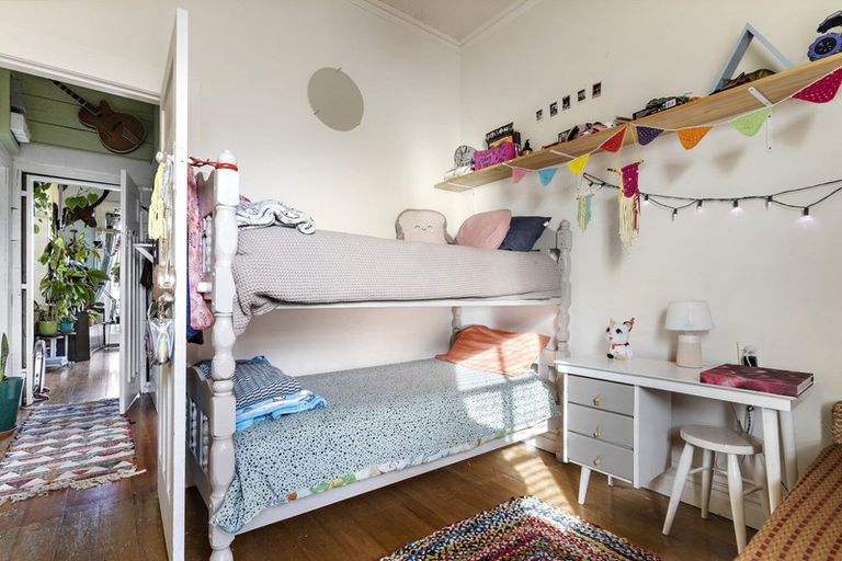 Photo of property in 10 Venice Street, Martinborough, 5711