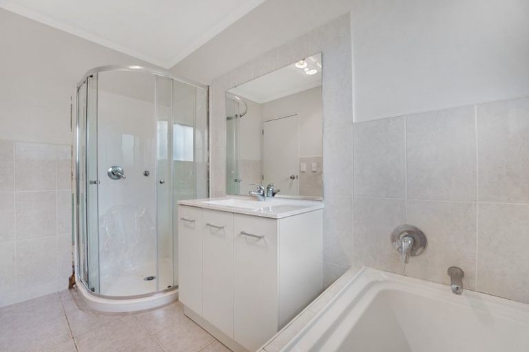 Photo of property in 10a Cade Place, Weymouth, Auckland, 2103