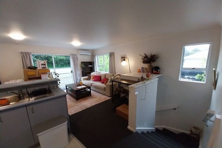 Photo of property in 64a Newlands Road, Newlands, Wellington, 6037