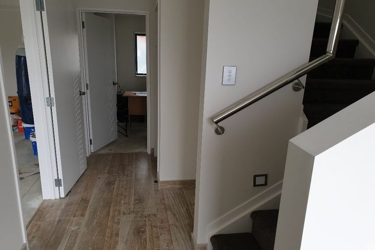 Photo of property in 4225a Great North Road, Glendene, Auckland, 0602