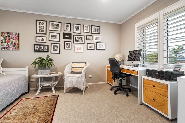 Photo of property in 58 Old Lake Road, Narrow Neck, Auckland, 0624