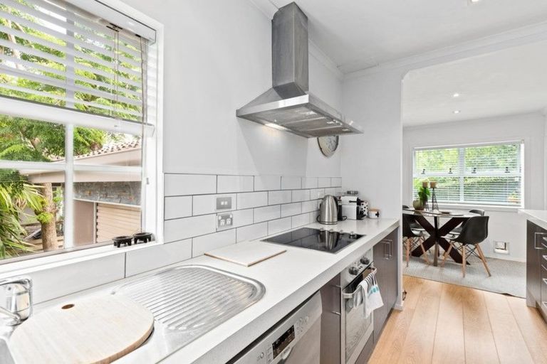 Photo of property in 2/26 Penning Road, Castor Bay, Auckland, 0620