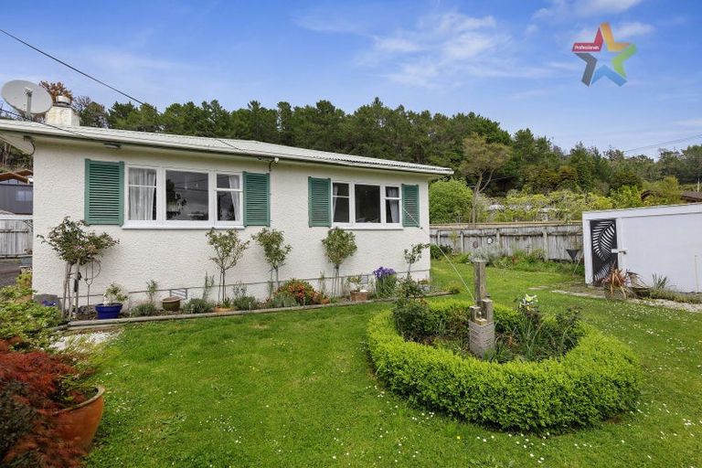Photo of property in 39 Raukawa Street, Stokes Valley, Lower Hutt, 5019