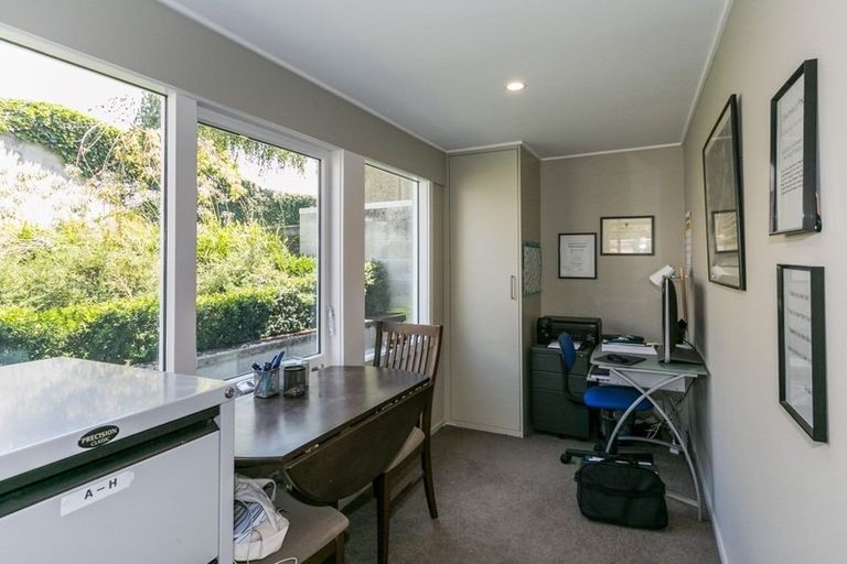 Photo of property in 37 Muritai Crescent, Havelock North, 4130