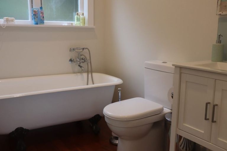 Photo of property in 54 Richmond Avenue, Karori, Wellington, 6012