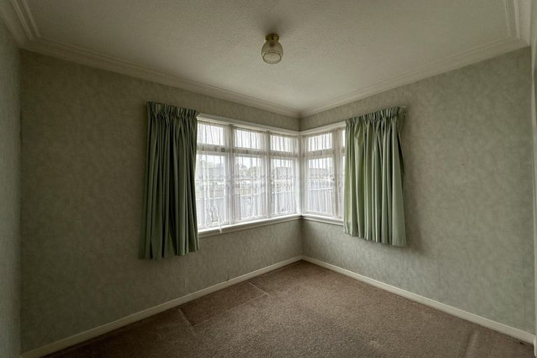 Photo of property in 72 Queenwood Road, Levin, 5510