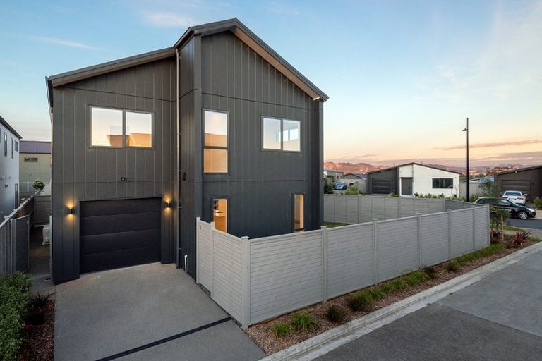 Photo of property in 32 Viridian Avenue, Rosehill, Papakura, 2113