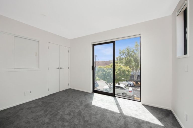 Photo of property in 2/5 Milne Crescent, Taita, Lower Hutt, 5011