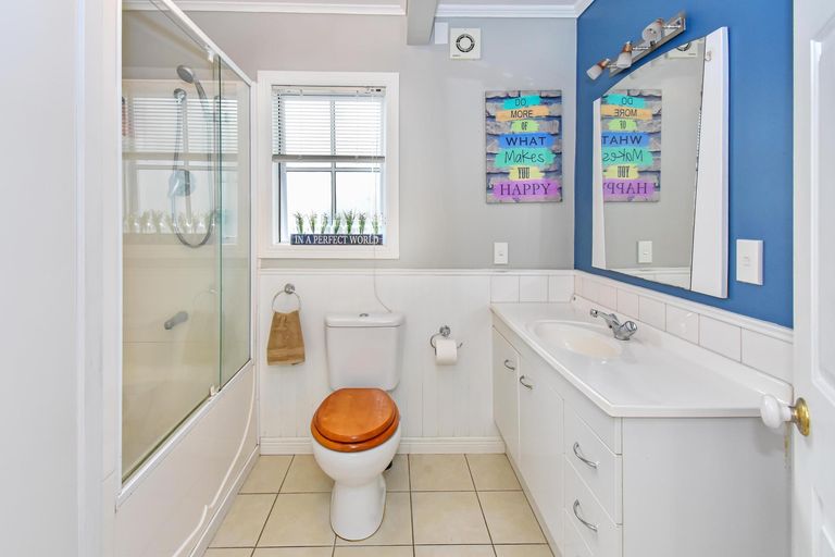 Photo of property in 1 Tington Avenue, Wattle Downs, Auckland, 2103