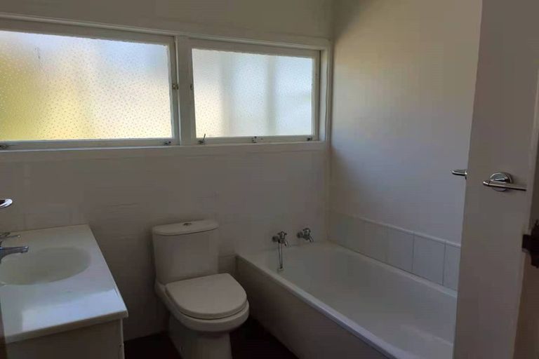 Photo of property in 17 Catalina Crescent, Forrest Hill, Auckland, 0620