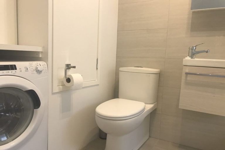 Photo of property in Melksham Towers, 102/131 Brougham Street, Mount Victoria, Wellington, 6011