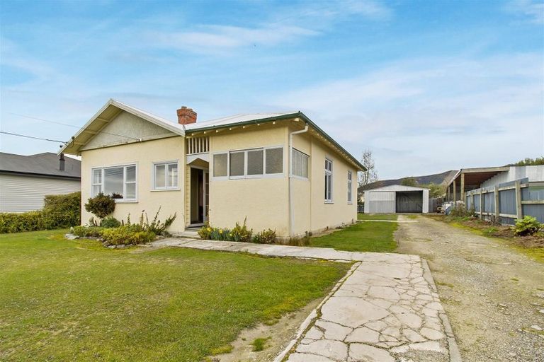 Photo of property in 17 George Street, Waimate, 7924