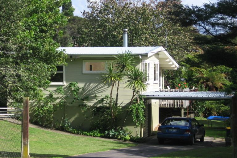 Photo of property in 46 Woodfern Crescent, Titirangi, Auckland, 0604