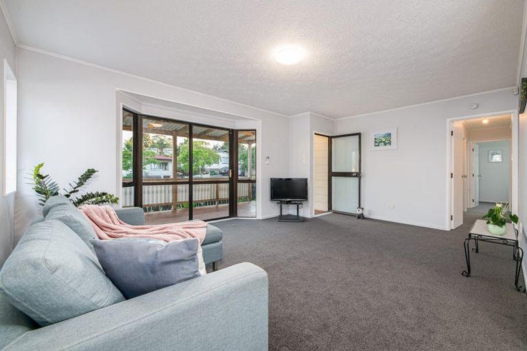 Photo of property in 14 Alidade Place, Massey, Auckland, 0614