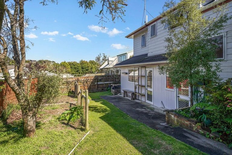 Photo of property in 40 Rauparaha Street, Waikanae Beach, Waikanae, 5036