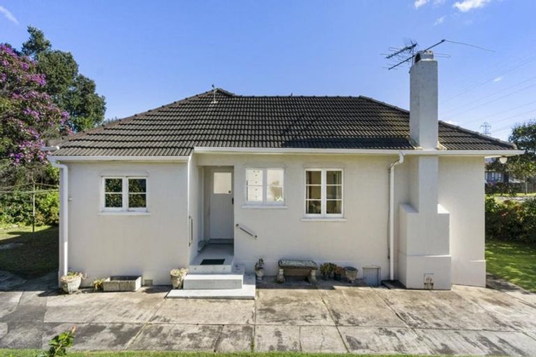 Photo of property in 14 Leonard Road, Mount Wellington, Auckland, 1060