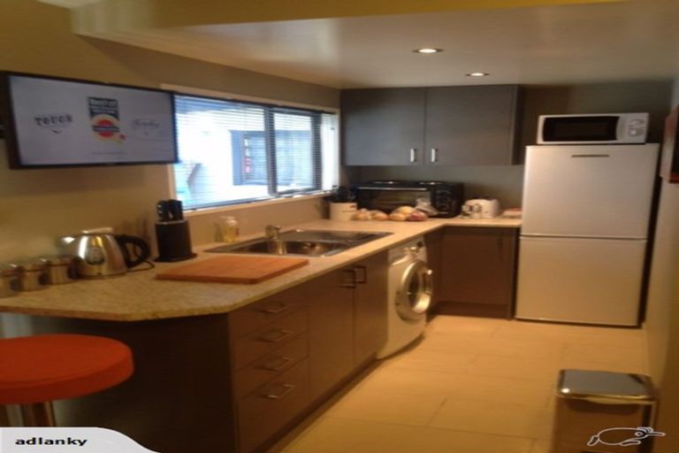 Photo of property in 44 Olliviers Road, Phillipstown, Christchurch, 8011