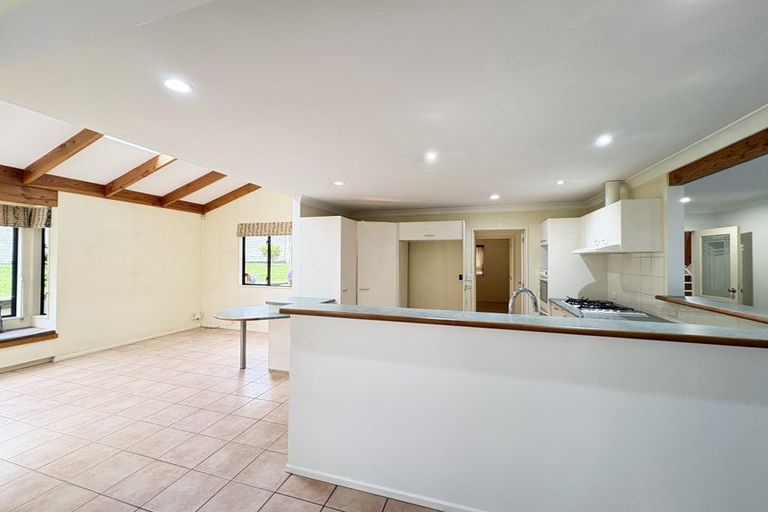 Photo of property in 30 Royal View Road, Te Atatu South, Auckland, 0610