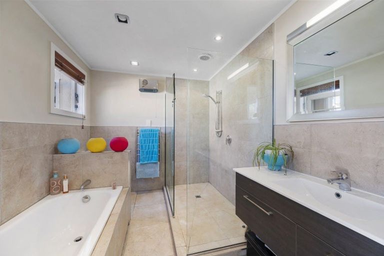 Photo of property in 3 Moana Place, Taradale, Napier, 4112