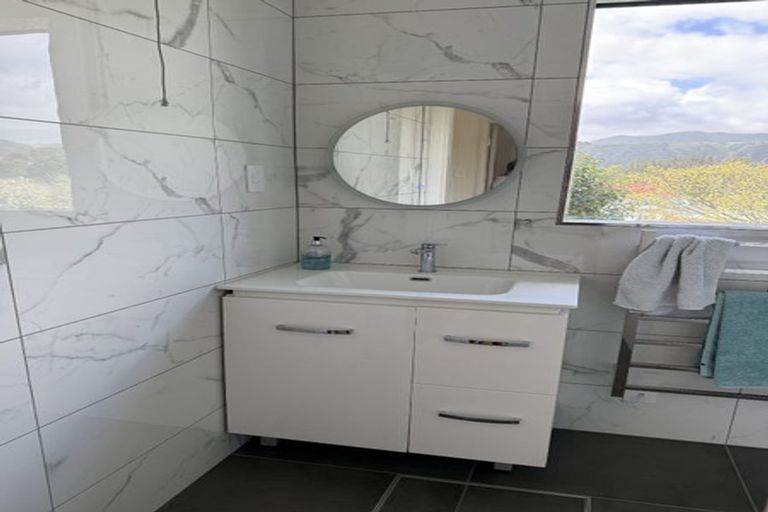 Photo of property in 1 Renown Road, Raumati South, Paraparaumu, 5032