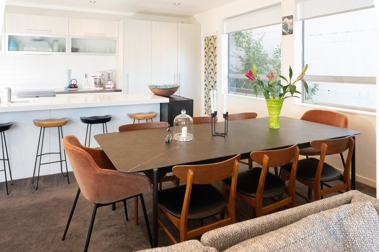 Photo of property in 28 Tiketike Way, Brooklyn, Wellington, 6021